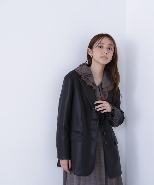 NATURAL BEAUTY BASIC（ナチュラルビューティーベーシック）の「◇フェイクレザーシングルテーラードジャケット（テーラードジャケット・レディース・ブラウン/ブラック・FREE）」の2枚目の写真