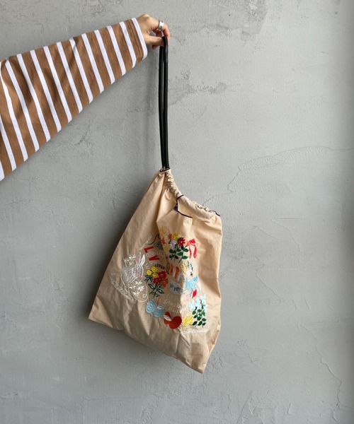 Ball&Chain（ボールアンドチェーン）の「【WEB限定】[BALL&CHAIN/ボールアンドチェーン] SEKINE GARDEN M 刺繍デザイン ナイロントートバッグ（トートバッグ・レディース・ライトベージュ/ブラック・M）」の18枚目の写真