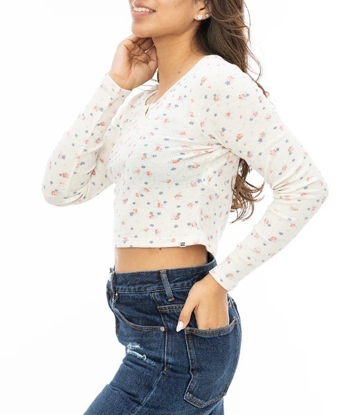 BILLABONG(ビラボン)の「【BILLABONG/ビラボン】24AW REESE THERMAL/フラワー柄ショート丈サーマルトップス(その他トップス・レディース・ホワイト・SMALL/MEDIUM)」の2枚目の写真