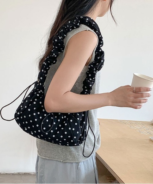 gossip!ロサンゼルス(ゴシップロサンゼルス)の「アウトポケットくしゅくしゅドットショルダーバッグ Y2K(ショルダーバッグ・レディース・ブラック/ホワイト/ピンク・FREE)」の9枚目の写真