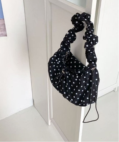 gossip!ロサンゼルス(ゴシップロサンゼルス)の「アウトポケットくしゅくしゅドットショルダーバッグ Y2K(ショルダーバッグ・レディース・ブラック/ホワイト/ピンク・FREE)」の17枚目の写真