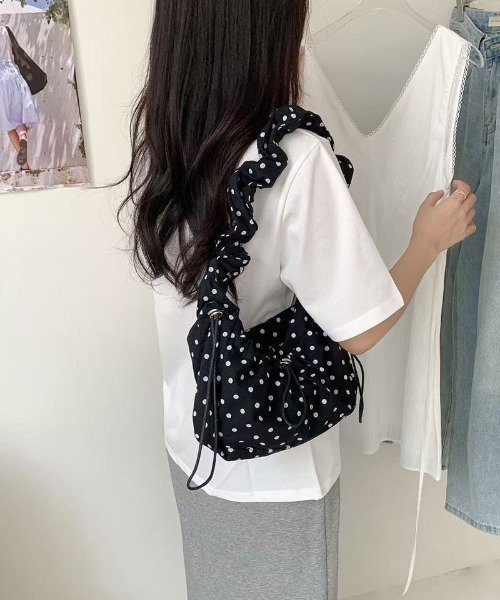 gossip!ロサンゼルス(ゴシップロサンゼルス)の「アウトポケットくしゅくしゅドットショルダーバッグ Y2K(ショルダーバッグ・レディース・ブラック/ホワイト/ピンク・FREE)」の11枚目の写真