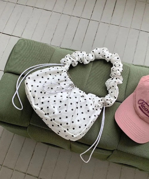 gossip!ロサンゼルス(ゴシップロサンゼルス)の「アウトポケットくしゅくしゅドットショルダーバッグ Y2K(ショルダーバッグ・レディース・ブラック/ホワイト/ピンク・FREE)」の16枚目の写真