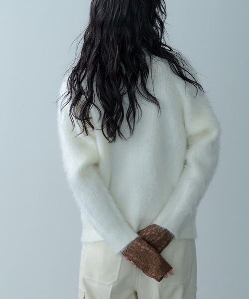 GALLEST（ギャレスト）の「オーバーサイズVネックカーディガン（カーディガン/ボレロ・レディース・オフホワイト/ブラック/ナチュラル・38）」の4枚目の写真