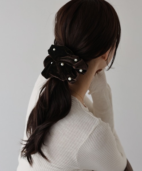 BLUEEAST（ブルーイースト）の「パールベロアシュシュ（シュシュ・レディース・ブラウン/ブラック・FREE）」の2枚目の写真