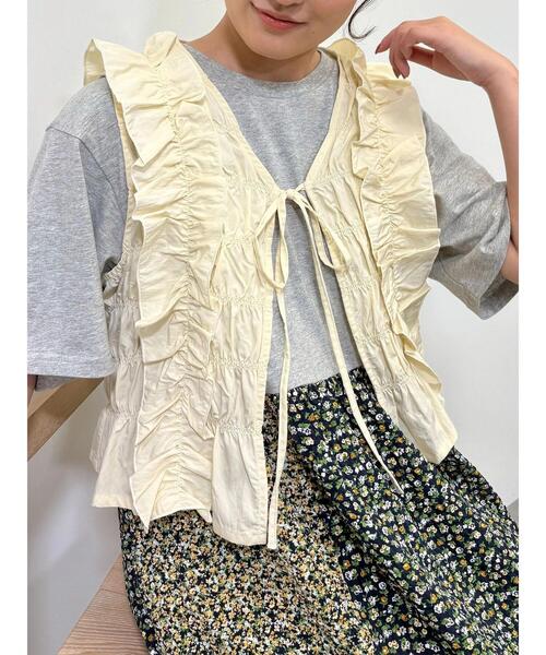 Samansa Mos2(サマンサ モスモス)の「シャーリングフリルベスト(ベスト・レディース・カーキ/ブラック/キナリ・F)」の2枚目の写真