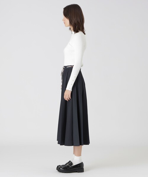 BLUE LABEL CRESTBRIDGE（ブルーレーベルクレストブリッジ）の「チノライクプリーツスカート（スカート・レディース・ダークネイビー/ベージュ・38/36）」の4枚目の写真