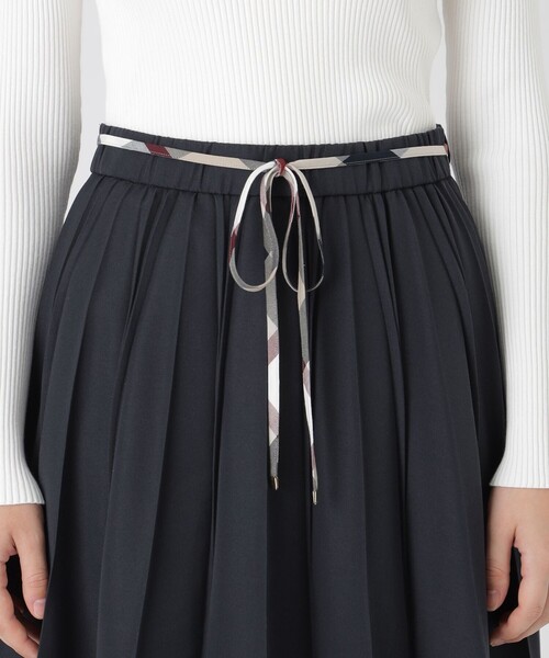 BLUE LABEL CRESTBRIDGE（ブルーレーベルクレストブリッジ）の「チノライクプリーツスカート（スカート・レディース・ダークネイビー/ベージュ・38/36）」の6枚目の写真