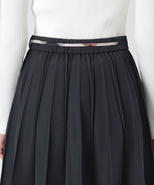 BLUE LABEL CRESTBRIDGE（ブルーレーベルクレストブリッジ）の「チノライクプリーツスカート（スカート・レディース・ダークネイビー/ベージュ・38/36）」の7枚目の写真