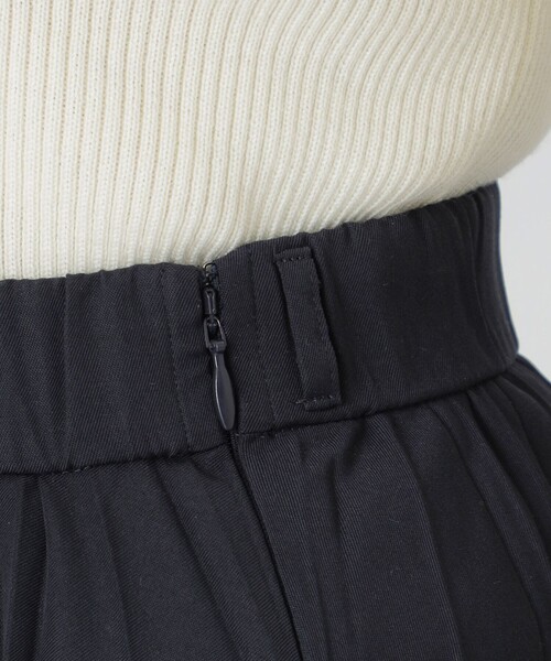 BLUE LABEL CRESTBRIDGE（ブルーレーベルクレストブリッジ）の「チノライクプリーツスカート（スカート・レディース・ダークネイビー/ベージュ・38/36）」の8枚目の写真