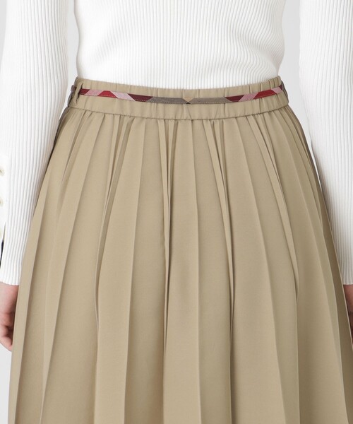 BLUE LABEL CRESTBRIDGE（ブルーレーベルクレストブリッジ）の「チノライクプリーツスカート（スカート・レディース・ダークネイビー/ベージュ・38/36）」の14枚目の写真