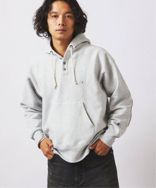 Champion（チャンピオン）の「CHAMPION / チャンピオン 別注 R/W エルボーパッチ ヘンリーネックパーカー（パーカー・メンズ・グレー/アイボリー/ブラウン/ネイビー・MEDIUM/LARGE/X-LARGE）」の12枚目の写真