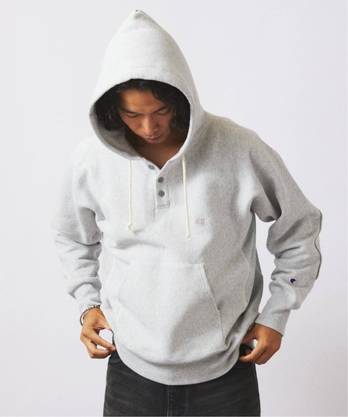 Champion（チャンピオン）の「CHAMPION / チャンピオン 別注 R/W エルボーパッチ ヘンリーネックパーカー（パーカー・メンズ・グレー/アイボリー/ブラウン/ネイビー・MEDIUM/LARGE/X-LARGE）」の19枚目の写真