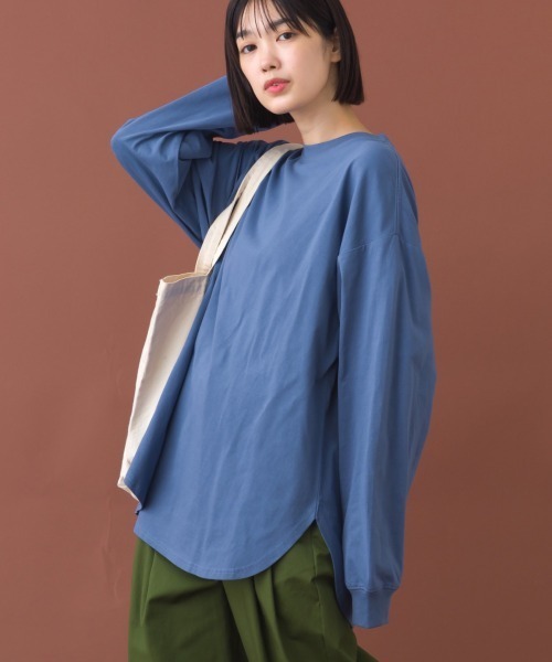 OMNES(オムネス)の「ラウンドヘムサイドスリット プルオーバー ロングスリーブ Tシャツ(Tシャツ/カットソー・レディース・ブルー/ブラック/ホワイト/ダークグレー・FREE)」の2枚目の写真