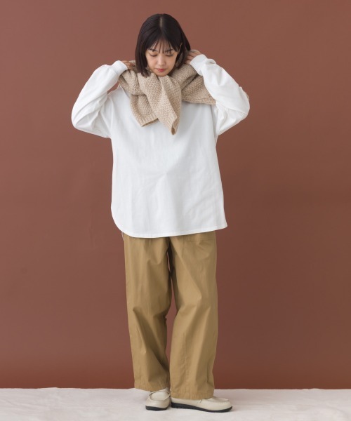 OMNES(オムネス)の「ラウンドヘムサイドスリット プルオーバー ロングスリーブ Tシャツ(Tシャツ/カットソー・レディース・ブルー/ブラック/ホワイト/ダークグレー・FREE)」の8枚目の写真
