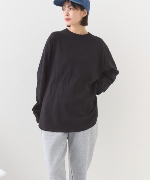 OMNES(オムネス)の「ラウンドヘムサイドスリット プルオーバー ロングスリーブ Tシャツ(Tシャツ/カットソー・レディース・ブルー/ブラック/ホワイト/ダークグレー・FREE)」の10枚目の写真