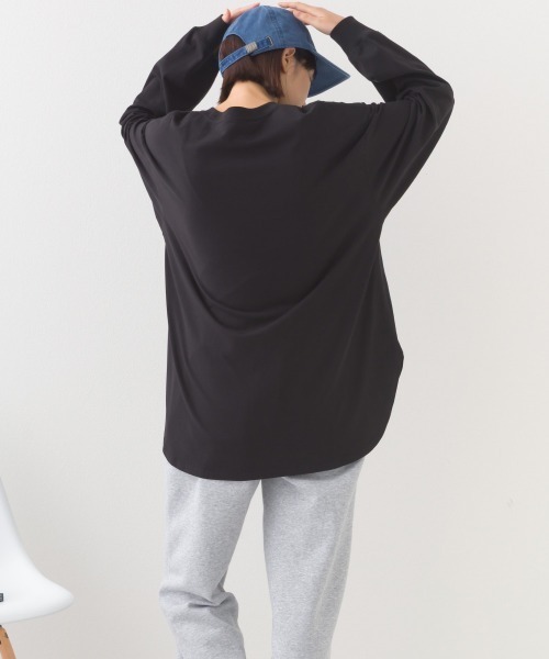 OMNES(オムネス)の「ラウンドヘムサイドスリット プルオーバー ロングスリーブ Tシャツ(Tシャツ/カットソー・レディース・ブルー/ブラック/ホワイト/ダークグレー・FREE)」の12枚目の写真