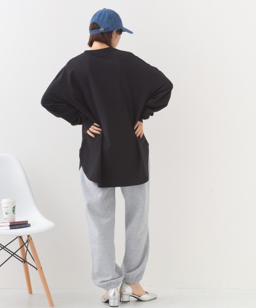 OMNES(オムネス)の「ラウンドヘムサイドスリット プルオーバー ロングスリーブ Tシャツ(Tシャツ/カットソー・レディース・ブルー/ブラック/ホワイト/ダークグレー・FREE)」の14枚目の写真