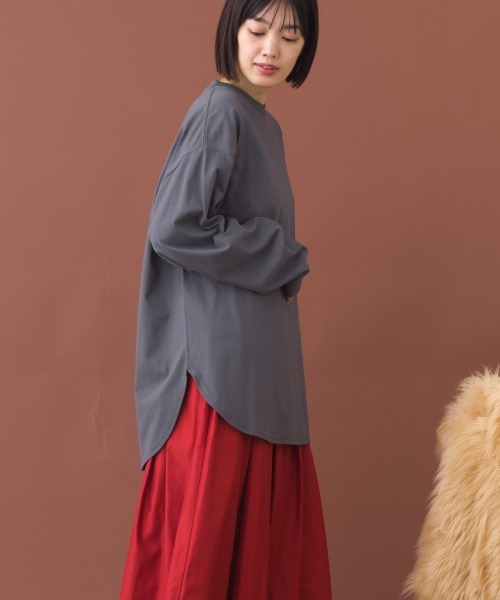 OMNES(オムネス)の「ラウンドヘムサイドスリット プルオーバー ロングスリーブ Tシャツ(Tシャツ/カットソー・レディース・ブルー/ブラック/ホワイト/ダークグレー・FREE)」の16枚目の写真
