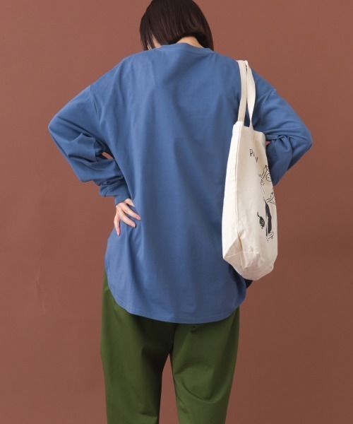 OMNES(オムネス)の「ラウンドヘムサイドスリット プルオーバー ロングスリーブ Tシャツ(Tシャツ/カットソー・レディース・ブルー/ブラック/ホワイト/ダークグレー・FREE)」の22枚目の写真