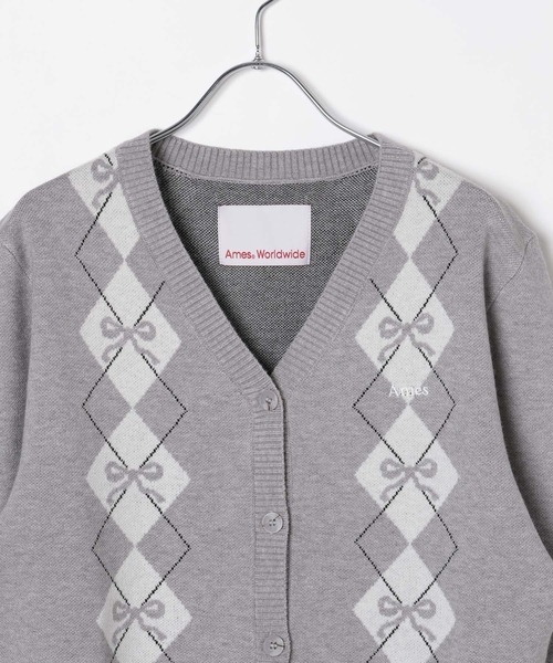 AMESWORLDWIDE（アメスワールドワイド）の「AMES WORLDWIDE／Vネックアーガイルニットカーディガン（カーディガン/ボレロ・レディース・グレー/ブラウン/チャコール・FREE）」の4枚目の写真