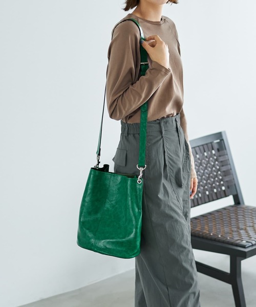 STYLE DELI（スタイルデリ）の「差し色用カラーショルダーバッグ（ショルダーバッグ・レディース・グリーン/ブルー/イエロー/オレンジ・FREE）」の15枚目の写真