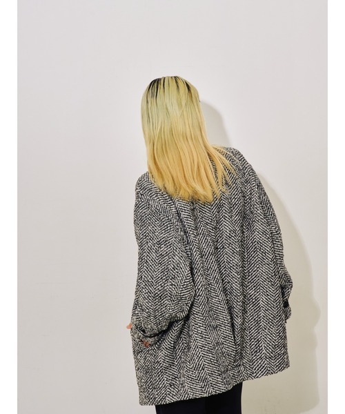 TEVALT（ヴァレット）の「バックタックヘリンボーンツィードコーディガン（カーディガン/ボレロ・レディース・オフホワイト/ブルー/チャコール・38）」の11枚目の写真