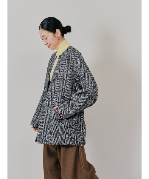 TEVALT（ヴァレット）の「バックタックヘリンボーンツィードコーディガン（カーディガン/ボレロ・レディース・オフホワイト/ブルー/チャコール・38）」の13枚目の写真