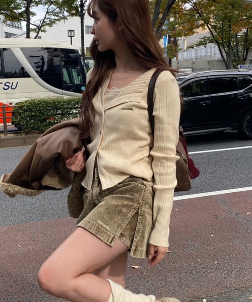 RAY CASSIN(レイカズン)の「レースレイヤードリブ前あきニット(ニット/セーター・レディース・ブラウン/ブラック/ライトベージュ/チャコールグレー・FREE)」の4枚目の写真