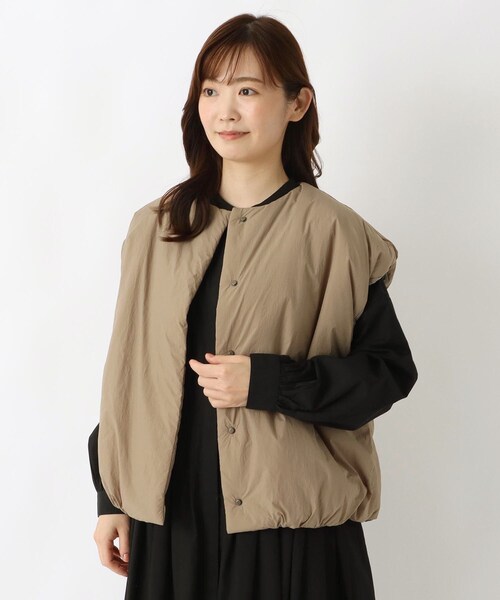 one'sterrace(ワンズテラス)の「ショート丈ノーカラーベスト(その他アウター・レディース・ブラウン系8/アイボリー系8/ブラック系8・02)」の3枚目の写真