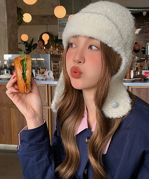 DAY CLOSET（デイ クローゼット）の「【耳まで暖かい/保温性・通気性あり】ループニット耳あて付きトルーパーハット レディース（ニットキャップ/ビーニー・レディース・ブラウン/ホワイト/ブルーグレー/ブラック/モカ・ONE SIZE）」の8枚目の写真