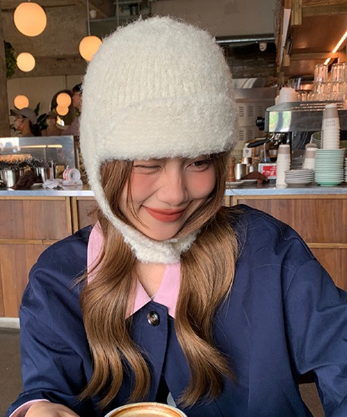 DAY CLOSET（デイ クローゼット）の「【耳まで暖かい/保温性・通気性あり】ループニット耳あて付きトルーパーハット レディース（ニットキャップ/ビーニー・レディース・ブラウン/ホワイト/ブルーグレー/ブラック/モカ・ONE SIZE）」の9枚目の写真