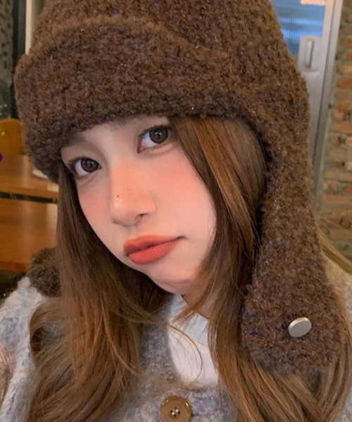 DAY CLOSET（デイ クローゼット）の「【耳まで暖かい/保温性・通気性あり】ループニット耳あて付きトルーパーハット レディース（ニットキャップ/ビーニー・レディース・ブラウン/ホワイト/ブルーグレー/ブラック/モカ・ONE SIZE）」の19枚目の写真