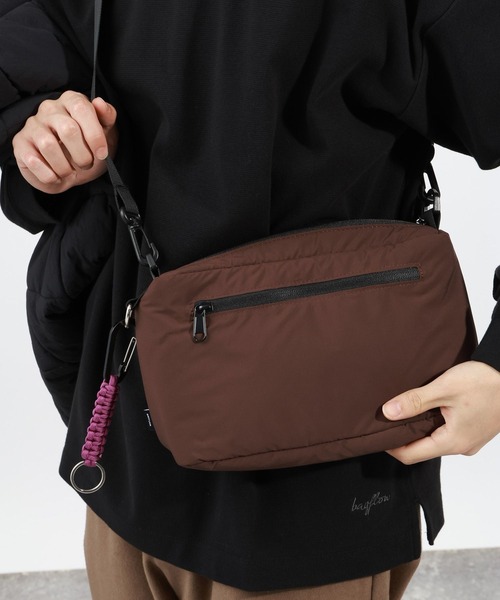 BAYFLOW（ベイフロー）の「チャーム中綿ミニショルダーバッグ（ショルダーバッグ・メンズ・ブラック/ブラウン/グレー・FREE）」の3枚目の写真