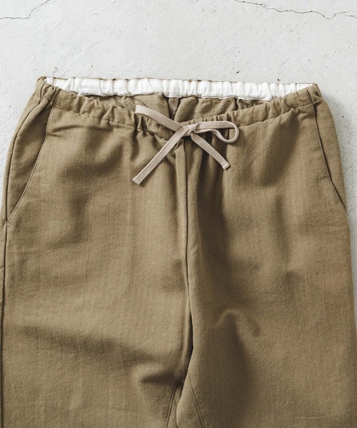 quadro（クオドロ）の「コットンウールヘリンボンイージーパンツ（その他パンツ・メンズ・オリーブ/ベージュ/ネイビー・MEDIUM）」の11枚目の写真