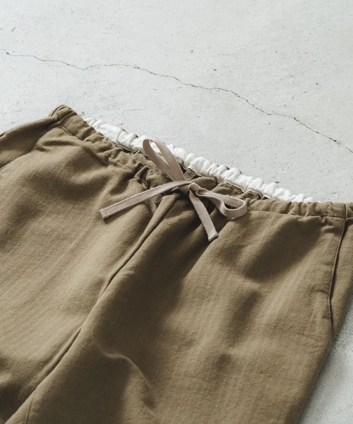 quadro（クオドロ）の「コットンウールヘリンボンイージーパンツ（その他パンツ・メンズ・オリーブ/ベージュ/ネイビー・MEDIUM）」の10枚目の写真