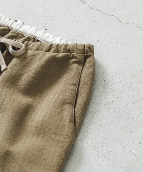 quadro（クオドロ）の「コットンウールヘリンボンイージーパンツ（その他パンツ・メンズ・オリーブ/ベージュ/ネイビー・MEDIUM）」の8枚目の写真