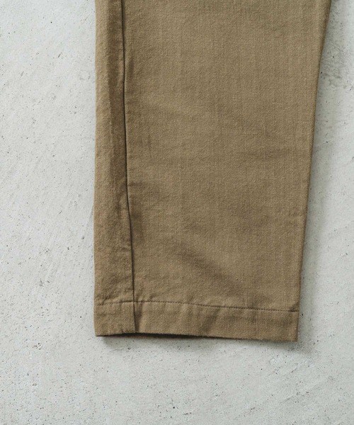 quadro（クオドロ）の「コットンウールヘリンボンイージーパンツ（その他パンツ・メンズ・オリーブ/ベージュ/ネイビー・MEDIUM）」の6枚目の写真