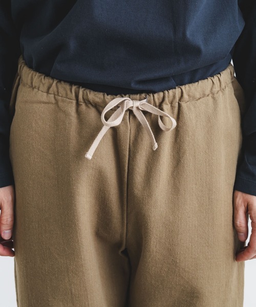 quadro（クオドロ）の「コットンウールヘリンボンイージーパンツ（その他パンツ・メンズ・オリーブ/ベージュ/ネイビー・MEDIUM）」の21枚目の写真