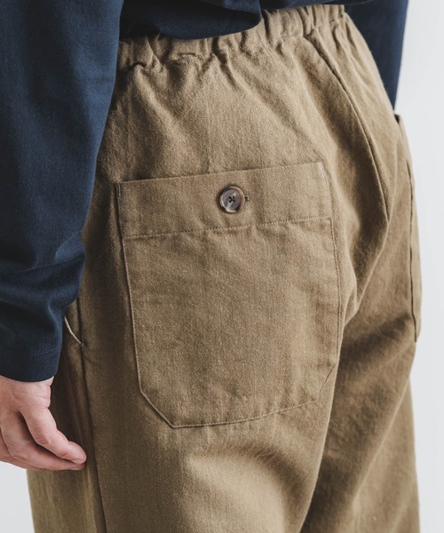 quadro（クオドロ）の「コットンウールヘリンボンイージーパンツ（その他パンツ・メンズ・オリーブ/ベージュ/ネイビー・MEDIUM）」の17枚目の写真