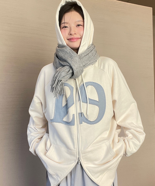 129 ロゴパッチフードジップアップクリーム（パーカー）｜ILLIGO