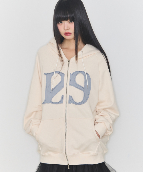 ILLIGO（イリゴ）の「129 ロゴパッチフードジップアップクリーム（パーカー・レディース・その他・SMALL/MEDIUM/LARGE）」の4枚目の写真