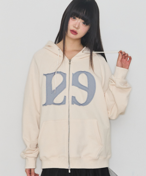 129 ロゴパッチフードジップアップクリーム（パーカー）｜ILLIGO