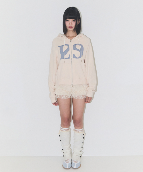 129 ロゴパッチフードジップアップクリーム（パーカー）｜ILLIGO