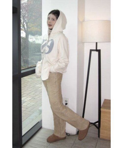 ILLIGO（イリゴ）の「129 ロゴパッチフードジップアップクリーム（パーカー・レディース・その他・SMALL/MEDIUM/LARGE）」の8枚目の写真