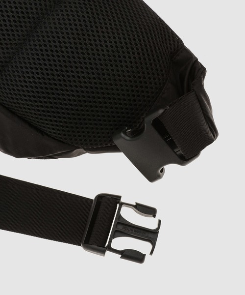 COMME des GARCONS HOMME（コム デ ギャルソン・オム）の「「BRIEFING」W-NAME NYLON LIPSTOP BAG（ボディバッグ/ウエストポーチ・メンズ・ベージュ/ブラック・ONE SIZE）」の7枚目の写真