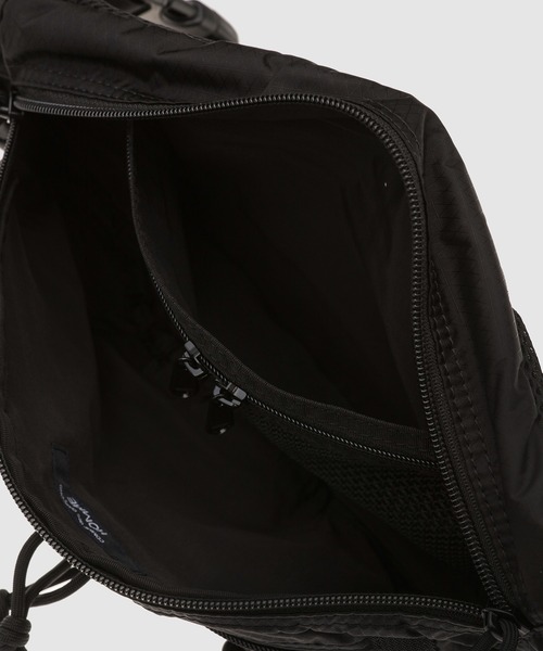 COMME des GARCONS HOMME（コム デ ギャルソン・オム）の「「BRIEFING」W-NAME NYLON LIPSTOP BAG（ボディバッグ/ウエストポーチ・メンズ・ベージュ/ブラック・ONE SIZE）」の13枚目の写真