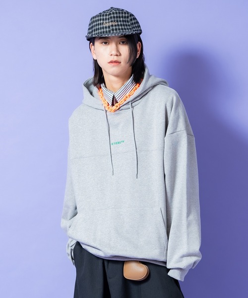 a.p.o.v.(エーピーオービー)の「a.p.o.v. グラデーションスクエアフレームバックプリントオーバーサイズスウェットプルオーバーパーカー(パーカー・メンズ・ブラック/グレー・ONESIZE)」の6枚目の写真