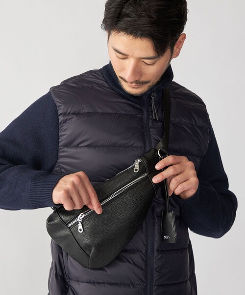 SHIPS（シップス）の「【WEB限定】SHIPS: 合成皮革 ティアーズルック ワンショルダー バッグ（ボディバッグ/ウエストポーチ・メンズ・キャメル/ブラック/ネイビー・ONE SIZE）」の4枚目の写真