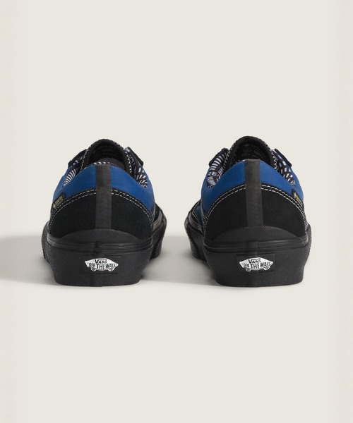 VANS(バンズ)の「オールドスクール GORE-TEX / Old Skool GORE-TEX OUTDOOR BLA VN000DCDY611(スニーカー・メンズ・ブルー・11/10.5/8/10/7.5/8.5/9/9.5/12)」の4枚目の写真